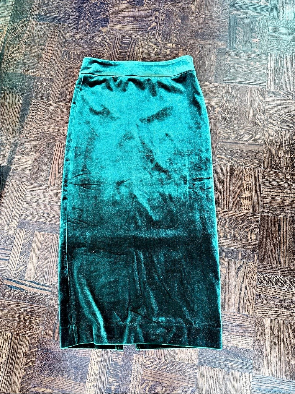 I.C.O.N. Velvet Midi Skirt in Green Size XSmall Like New
